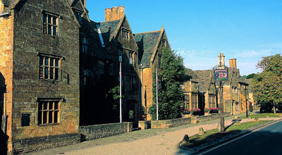 Hotels in Broadway